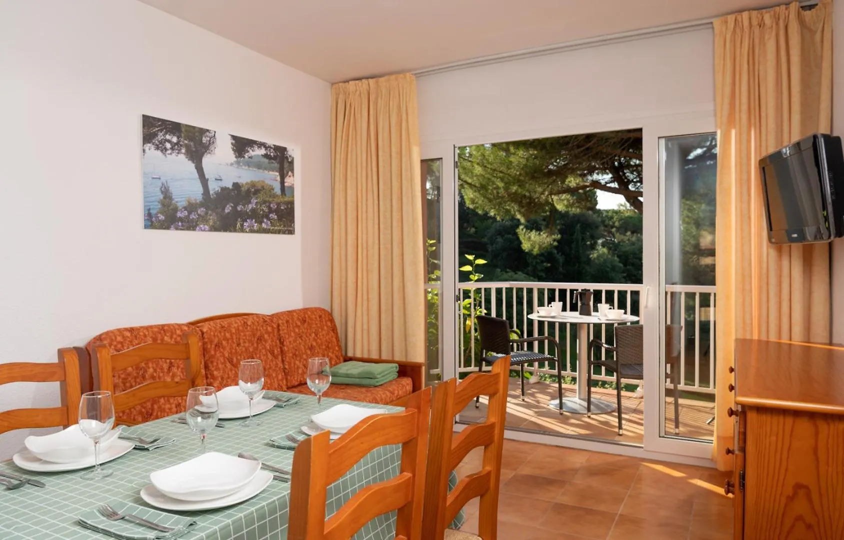 Albamar Apartaments Lloret de Mar 0*,  Spain