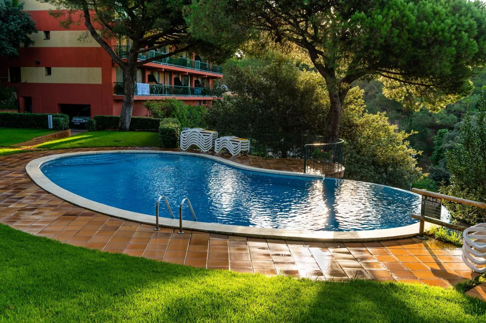 Albamar Apartaments Lloret de Mar 0*,  Spain